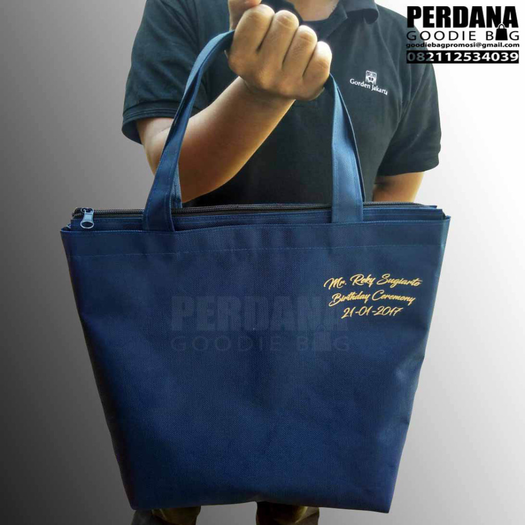 Q2822 Goodie bag ultah bahan D1680 dengan zipper Tas Kanvas Tas